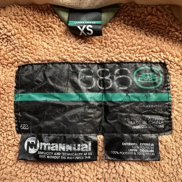 686 Woman's Snowboarding Jacket Green Pink Size XS Winter Gear - Picture 4 of 9